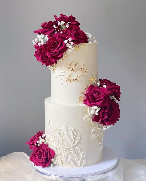 Red And Gold Tiered Cake, Red Flower Wedding Cake, Red Colour Cake Design, White Cake Red Roses, Wedding Cake Red Flowers, Nikah Inspiration, Tier Cake Designs, Red Flower Cake, White And Red Wedding Cake