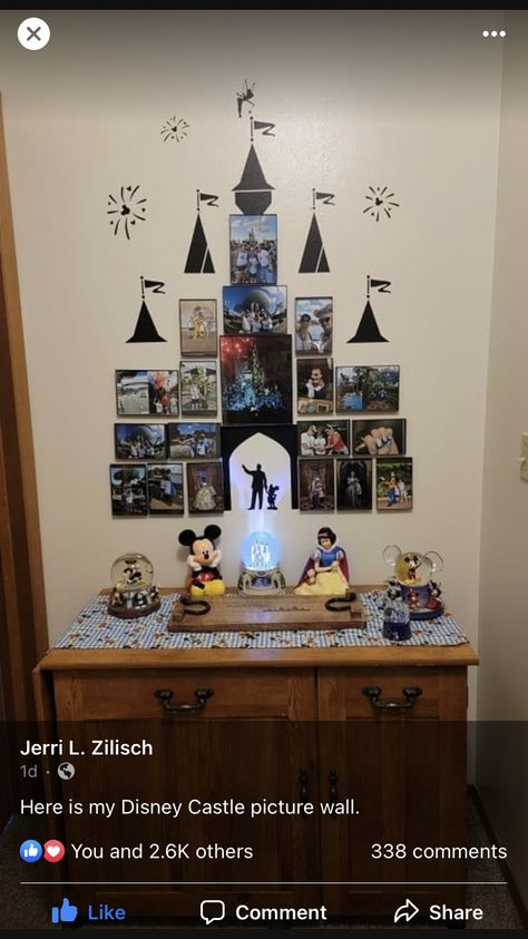 Disney Photo Frames, Casa Disney, Castle Pictures, Castle Home, Disney Secrets, Baby Handprint, Disney Rooms, Disney Scrapbook Pages, Disney Home Decor