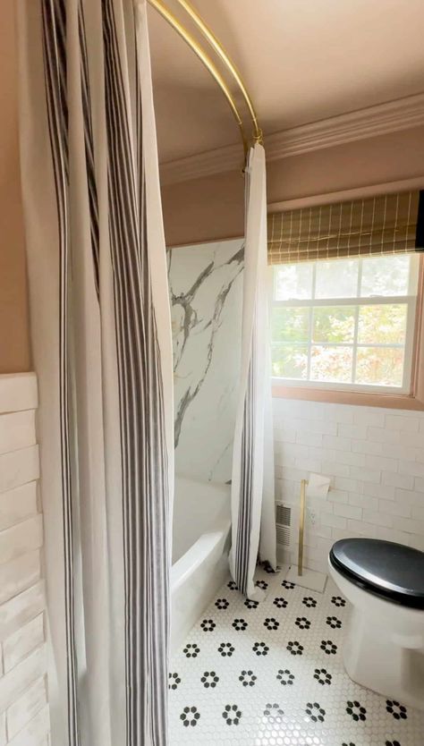 Find out how to hang custom shower curtains with our easy-to-follow guide. Whether you're dealing with high ceilings or a small bathroom, our tips will help you install your fabric shower curtain perfectly. Discover the best shower rods and curtain panels to complement your bathroom decor. Achieve a seamless look with our expert advice on handling extra long curtains in any bathroom setup. Washroom Curtain Ideas, Ceiling Hung Shower Curtain, Shower Curtain Tall, Shower Curtain Rod Ideas Hacks, Walk In Shower With Curtain Ideas, Walk In Shower With Shower Curtain, Ceiling To Floor Shower Curtains, Double Rod Shower Curtain Ideas, Ceiling Shower Curtain Ideas