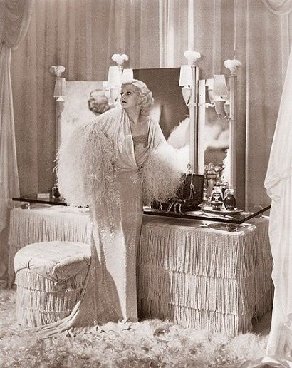 Art Deco Interior 1920s, Vintage Art Deco Interior, Hollywood Art Deco, Movie Bedroom, Veranda Magazine, Art Deco Aesthetic, Art Deco Bedroom, Chic Bedroom Decor, Art Deco Interior Design