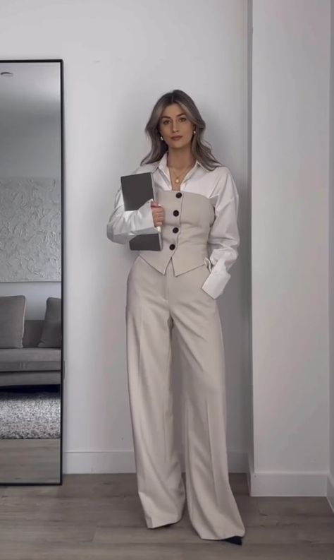 Architect Style Woman Outfit, Corporate Attire Women Office Style, Cute Professional Outfits, Stylish Work Attire, Professional Outfits Women, Business Outfits Women, Corporate Outfits, Business Casual Outfits For Work, Classy Work Outfits