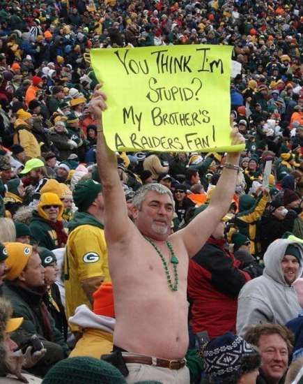 The Funniest NFL Game Day Signs Sports Fan Signs, Funny Nfl, Football Signs, Raiders Fans, Sports Signs, Crazy Fans, Packers Fan, Fan Signs, Nfl Games