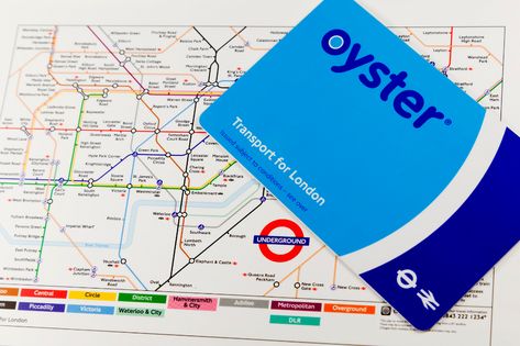 Planning a London vacation? Find out about Visitor Oyster cards, regular Oyster cards, and alternative ways to pay for transport in London. London Sightseeing, London Cheap, London Overground, Oyster Card, London Vacation, Travel Tech, London Transport, Gatwick, Bus Travel