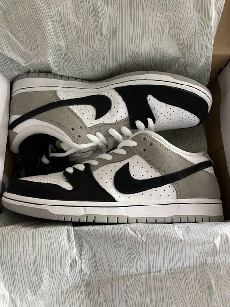 Nike SB Dunk Low Pro 'Chlorophyll' Medium Grey/Black-White BQ6817-011 Size 10.5. 100% Authentic  Copy of the receipt can be included if you need it. Ship to eBay authenticator so they can verify and ship to your address. Tracking number is included. Nike Dunk Low Chlorophyll, Nike Dunk Low Men, Nike Sb Low Dunks, Guys Shoes, Tenis Nike Sb, Black Superstar, Sb Dunks, Nike Sb Dunk Low Pro, Nike Vintage