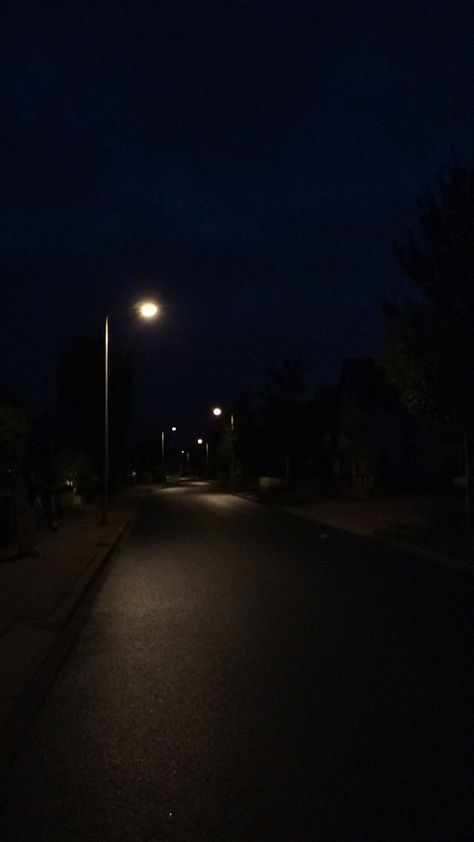 Dark Roads Aesthetic, Relaxing Thoughts, Photo Dump Pics, Dump Pics, Empty Road, Gorgeous Pics, Night Walks, Night Street, Night Scenery