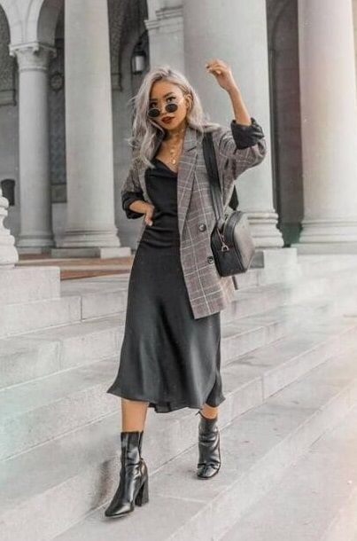 Silk Cami Dress, Slip Dress Outfit, Dress And Boots, Rok Outfit, Weekend Mode, Mode Hippie, Populaire Outfits, Looks Street Style, Ținută Casual