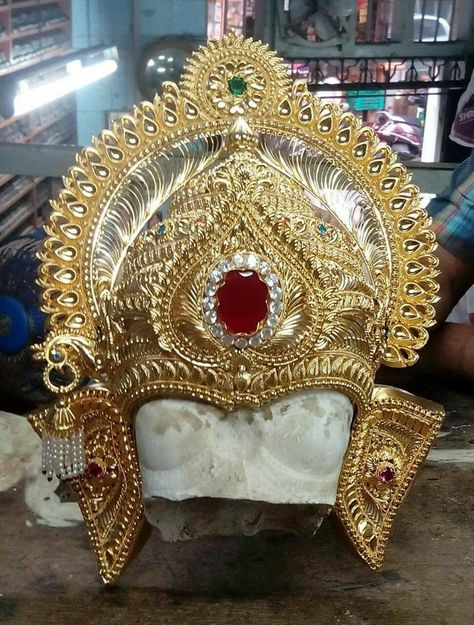 Mukut Design, Sun Locket, Krishna Jewellery, Ganpati Photo Hd, Jewelry Painting, Christmas Fashion Outfits, Maa Image, Male Crown, Goddess Crown