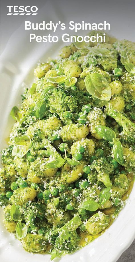 Got some spinach leaves leftover in your fridge? Use them up with Buddy’s spinach pesto gnocchi recipe! Whip up a quick pesto and combine with tender gnocchi for a dinner that’s on the table in 15 minutes. | Tesco Gnocchi Broccoli, Quick Pesto, Gnocchi Pesto, Pesto Gnocchi, Pesto Spinach, Spinach Pesto, Gnocchi Recipe, Spiced Beef, Tesco Real Food