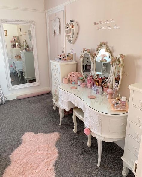 My Pink Dream on Instagram: “Happy Pink Wednesday 💕 #mypinkhome #pinkdecor #pinkinterior #cute #shabbychic #makeup #pinkhandbag #pinkhome #pinkroses #pretty…” Pink Wednesday, Girly Room Decor, House Vibes, Room Redesign, Girly Room, Cute Room Ideas, Redecorate Bedroom, Cozy Room Decor, Minimalist Room