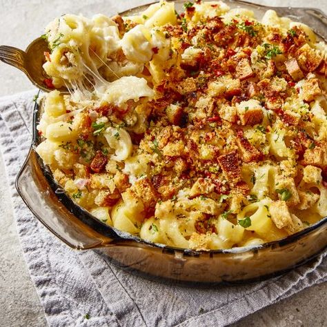 Crispy Herb Stuffing Topped Mac and Cheese - Sweet Potato Chronicles Stuffing Mac And Cheese, Kikkoman Recipes, Slow Cooker Bacon, Mac And Cheese Casserole, Asian Side Dishes, Cheesy Mac And Cheese, Bacon Mac And Cheese, Lobster Mac And Cheese, Macaroni Recipes