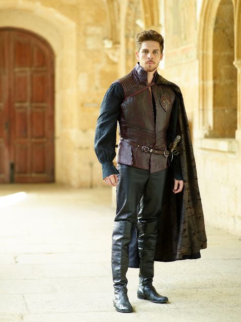 Medieval Clothing Royal Men, Medieval Clothing Royal, Medieval Clothing Men, Romeo I Julia, Medieval Outfit, Medieval Clothes, Fair Outfits, Royal Clothing, Medieval Costume