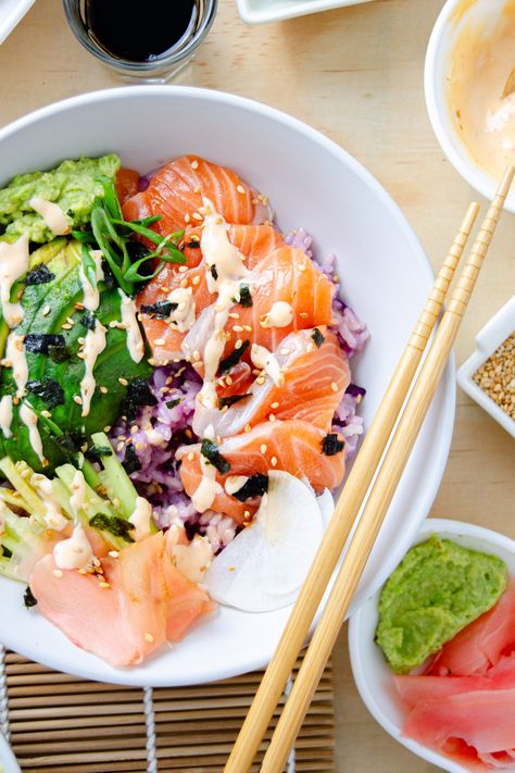 Sushi in a bowl! Sushi rice finished with sweet and tangy vinegar piled next to fresh sashimi, veggies and creamy, spicy sriracha-mayo. Sushi In A Bowl, Sashimi Bowl, Monkfish Recipes, Fresh Fish Recipes, Sushi Bowls, Halibut Recipes, Mussels Recipe, Sriracha Mayo, Easy Salmon Recipes