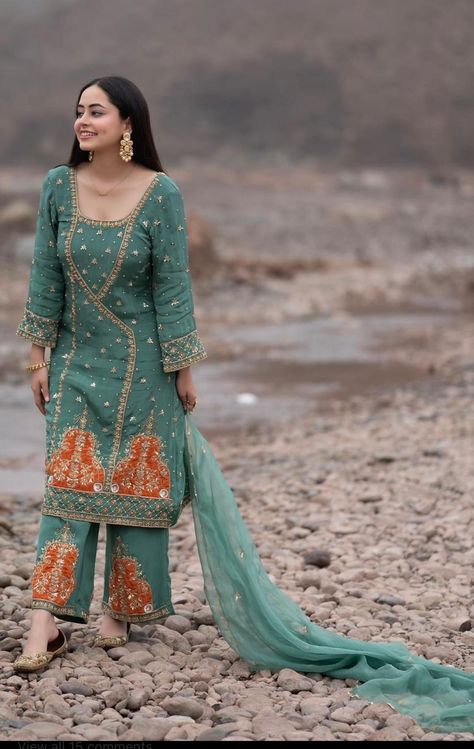 Punjabi Wedding Outfits, Machine Work Suits, Punjabi Party Wear Suits, Punjabi Suits For Women, Pink Footwear, Stain Stitch, Drawing Embroidery, Tshirt Embroidery, Bracelet Embroidery