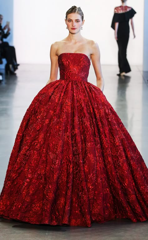 Red Gown Dress, Gown Dress Design, Red Ball Gown, Big Dresses, Fashion Gowns, Formal Outfits, Red Gowns, George Clooney, Gala Dresses