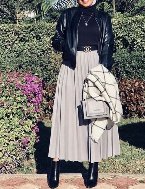 Winter Modest Fashion, Estilo Hijab, Stile Hijab, Hacks Every Girl Should Know, Modest Fashion Hijab, Muslim Outfits Casual, Muslim Fashion Hijab Outfits, Hijabi Fashion Casual, Fashion Top Outfits