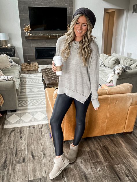 Bearpaw Shorty Boots Outfit, Sweatshirt Leggings Boots Outfit, Colored Uggs Outfit, Ugg Funkette Outfits, Bearpaw Boots Outfit, Black Leather Boots Outfit, Ankle Booties Outfit, Boots With Leggings, Leggings With Boots