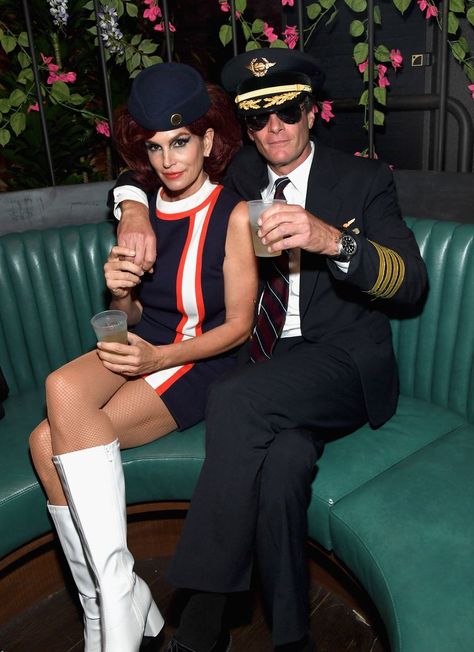 Celebrity Couple Costumes, Rande Gerber, Ciara And Russell Wilson, Halloween Parejas, Celebrity Halloween Costumes, Casino Outfit, Famous Couples, Jessica Biel, Halloween News