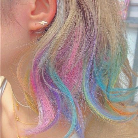 Multi Colored Hair, Cool Short Hairstyles, Hair Chalk, Smink Inspiration, Multicolored Hair, Fesyen Rambut, 짧은 머리, Pastel Hair, Colored Hair