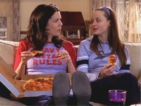 Babette Ate Oatmeal, Gilmore Girls Fashion, Estilo Rory Gilmore, Gilmore Girls Outfits, Watch Gilmore Girls, Team Logan, Fest Outfits, Lorelai Gilmore, Rory Gilmore