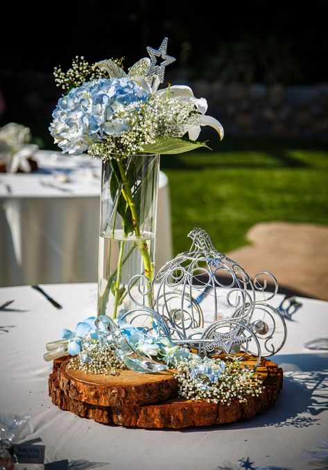 Cinderella Wedding Centerpieces, Cinderella Centerpieces, Sweet 16 Cinderella Theme, Cinderella Decorations, Disney Wedding Decorations, Cinderella Quince, Cinderella Centerpiece, Disney Centerpieces, Disney Wedding Centerpieces