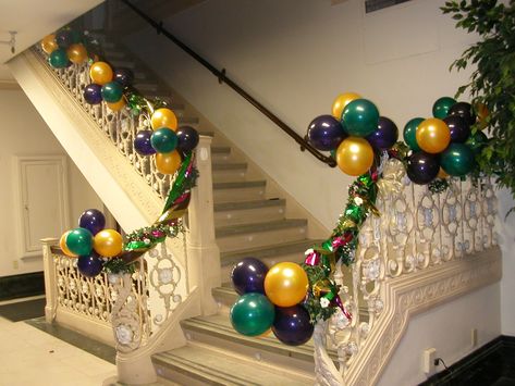 Dress up boring stair rails with colorful balloon clusters Balloons On Railing, Banister Decor, Stairs Decoration, Safari Balloon, Engagement Balloons, Balloons Design, Stair Rails, Stair Banister, Balloon Clusters