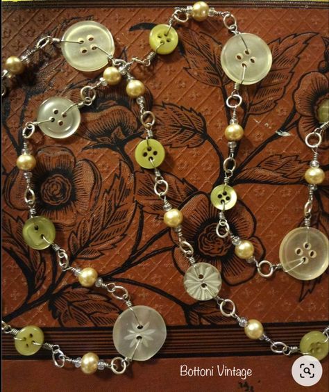 Button Necklace, Button Bracelet, Repurposed Jewelry, Antique Buttons, Button Jewelry, Funky Jewelry, Button Crafts, Old Jewelry, Beads And Wire