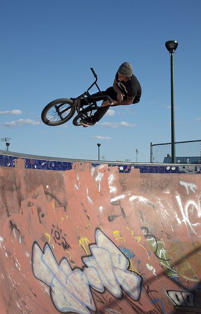 Bmx Tricks, Bike Tricks, Bmx Mountain Bike, Racing Boy, Bmx Street, Bike Hacks, Bike Poster, Skater Aesthetic, Event Entertainment