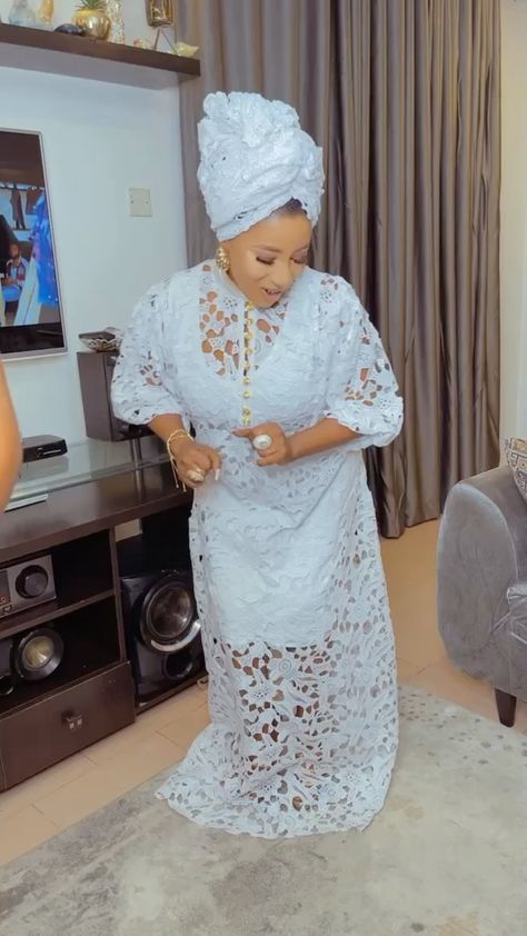 Sola Allyson • Ẹ̀bẹ̀ & Prayers (Live) Cord Lace Gown Styles, Cord Lace Styles, White Lace Dress Long, Lace Gown Styles, Lace Dress Styles, Africa Dress, African Lace Dresses, African Fashion Traditional, Cord Lace