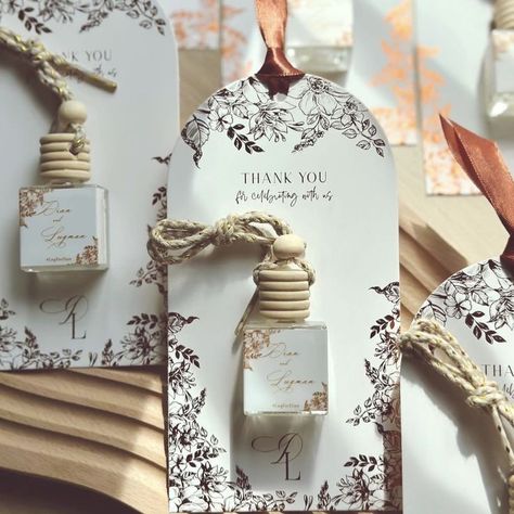 Perfume Wedding Gift, Perfume Wedding Souvenirs, Doorgift Ideas Wedding Simple, Engagement Giveaways Ideas, Perfume Souvenir Ideas, Perfume Giveaways Ideas, Candles Giveaways, Wedding Giveaways Ideas Souvenirs, Wedding Doorgift