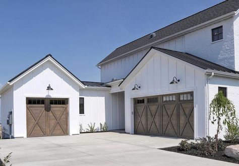 329 Likes, 7 Comments - Cyndy Aldred (@thecreativityexchange) on Instagram: “Last week I shared a close up of this gorgeous garage that saw during the #saltlakeparadeofhomes…” Farmhouse Garage, Wooden Garage Doors, Modern Garage Doors, Garage Door Styles, Farmhouse Exterior Design, Garage Door Design, Modern Garage, Modern Farmhouse Design, Modern Farmhouse Exterior