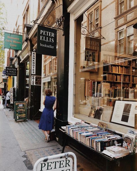 Cecil Court London, Book Alley, London Alley, Secondhand Bookshop, Book Shops, Secret London, Bookstore Cafe, Cross Road, Charing Cross