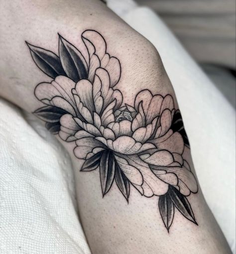 Back Of Ankle Tattoo, Thumb Tattoos, Optical Illusion Tattoos, Illusion Tattoos, Wrist Tattoo Designs, Filigree Tattoo, Framed Tattoo, Flower Tattoo Drawings, Flower Tattoo Back