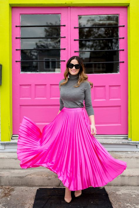 Pink Pleated Flare Skirt Pink Pleated Skirt Outfit, Pink Skirt Outfit, Pink Skirt Outfits, Rok Midi, Pleated Flare Skirt, Hot Pink Skirt, Accordion Skirt, Pleated Fashion, Skirt Outfit Ideas