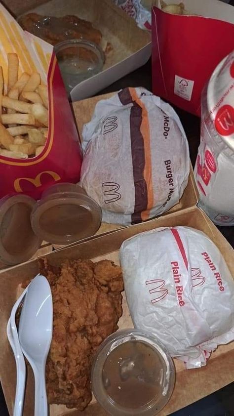 Mcdo Food Picture Prank, Myday Stories Ideas Facebook, Mcdo Aesthetic Food Night, Mcdo Meals, Mcdonalds Aesthetic Food, Aesthetic Assignment, Food Prank, Aesthetic Assignment Ideas, Mcdonalds Aesthetic