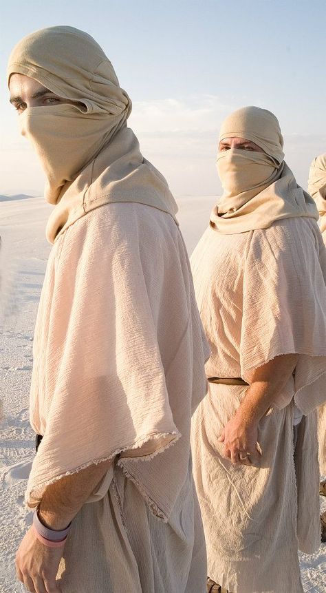 Dune Mens Fashion, Dune Outfit Men, Dnd Avatar, Desert Wear, Dessert Outfit, Desert Clothing, Desert Outfit, Sand Clothes, Apparel Design Inspiration