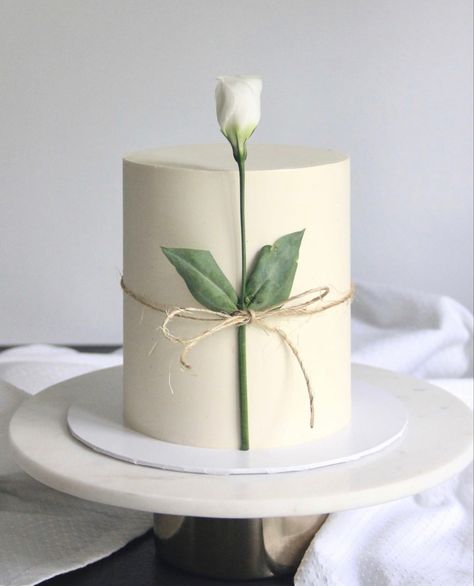 Modern Birthday Cakes, Flower Cakes, Elegant Birthday Cakes, Fresh Flower Cake, Tall Cakes, Simple Cake Designs, Mini Cakes Birthday, Cake Blog, Creative Birthday Cakes