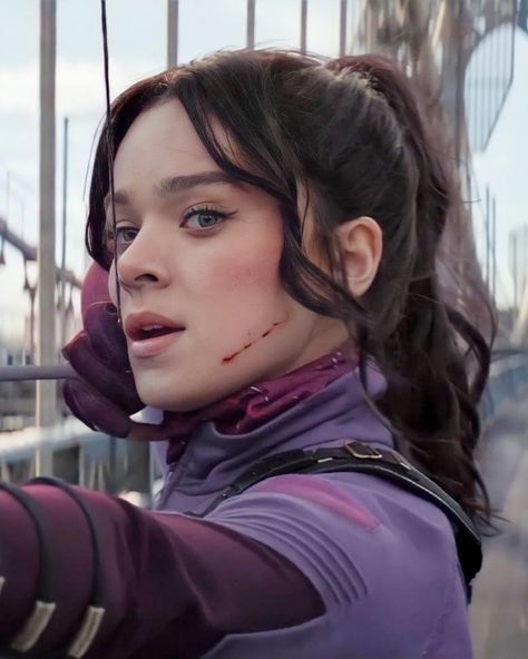 @forhaileesteinfeld shared a photo on Instagram: “hawkeye episode three is out now! 💜 📸 NEWS : "Hawkeye" screenshots episode 3 (2021) ——— #haileesteinfeld” • Dec 1, 2021 at 8:41pm UTC Spy Shows, Kate Bishop Hawkeye, Наташа Romanoff, Nightmare Moon, Kate Bishop, Clint Barton, Loki Marvel, Marvel Women, Hailee Steinfeld