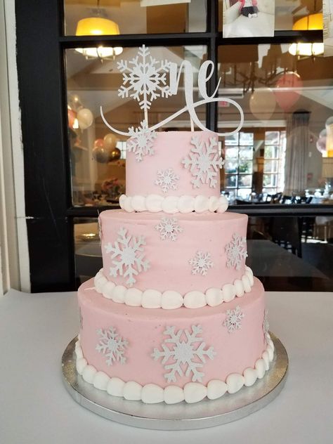 Pink Winter Onederland Cake, Winter Wonderland 1st Birthday Girl Cake, Winter Wonderland Party Cake, Winter Onederland Cake Ideas, Pink Winter Cake, Winter Theme Birthday Cake, Winter Onederland Cake Girl, Winter Onederland Party Girl Cake, Pink Snowflake Cake