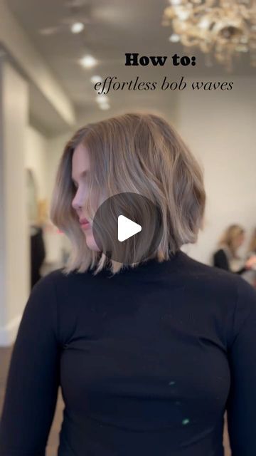 Chin Length Bob For Wavy Hair, Short Hair With Layers Styling, How To Do Soft Waves On Short Hair, Styling Bobs Easy, Flipped Out Bob Hairstyles, How To Style Wavy Lob, Short Hair With Texture, How To Soft Waves Short Hair, Bend Waves Short Hair Tutorial