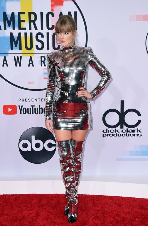 Taylor Swift Disco Ball Dress, Disco Ball Boots, Mirror Ball Taylor Swift Outfit, Taylor Swift Disco Ball, Disco Ball Fashion, Mirrored Dress, Taylor Swift Amas, Taylor Swift 2018, Red Carpet Shoes