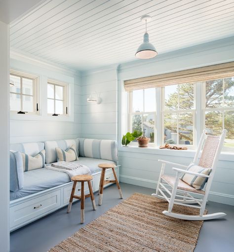 We like the ledge on the wall and the window design. We wouldn't have anywhere to do a built in seating area. Modern Farmhouse Sunroom, Sunroom Renovation, Farmhouse Sunroom, Sunroom Makeover, Sunroom Decor, Ideas Terraza, Small Sunroom, Farmhouse Makeover, Enclosed Porch