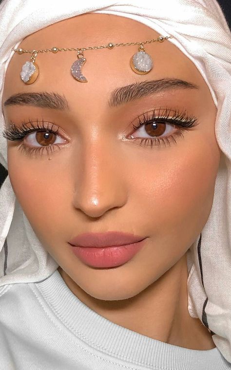 Eid Makeup Look, Eid Makeup, Middle Eastern Makeup, Wedding Makeup Ideas, Skin Tone Makeup, Hijab Makeup, Light Makeup Looks, Arabic Makeup, Bold Makeup Looks