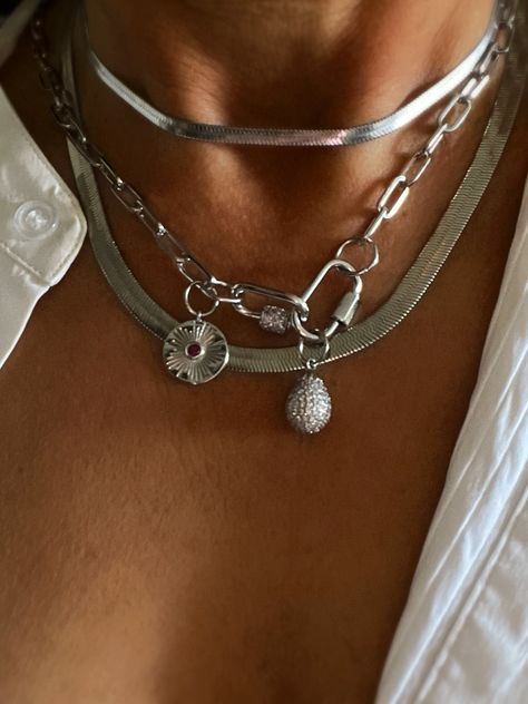 Stacking Necklaces Silver, Silver Necklaces Aesthetic, Silver Accessories Aesthetic, Silver Necklace Stack, Silver Jewelry Aesthetic, Carabiner Necklace, Jewelry 2024, Jewelry Product Shots, Indie Jewelry