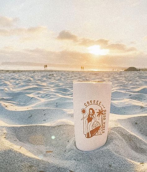 Coffee Shop On The Beach, Beach Drinks Aesthetic, Surf Coffee Shop, Beach Love Aesthetic, Summer Coffee Aesthetic, Beach Coffee Shop, Coffee On The Beach, Surf Coffee, Beach Coffee