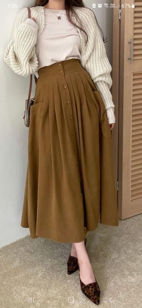 Cottage Core Long Skirt Outfit, Cottage Outfits Winter, Cottagecore Trousers Outfit, Light Academia Long Skirt Outfit, Cottage Core Business Outfits, Long Skirt Academia Outfit, Dark Academia Maxi Skirt Outfit, Anne Of Green Gables Outfit Inspiration, Library Job Outfit