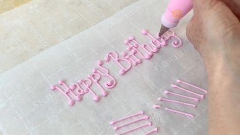 Writing On Cakes, Cake Decorating Writing, My Cake School, Buttercream Techniques, Piping Buttercream, Piping Tutorial, Metallic Cake, Cupcake Videos, Chocolate Letters