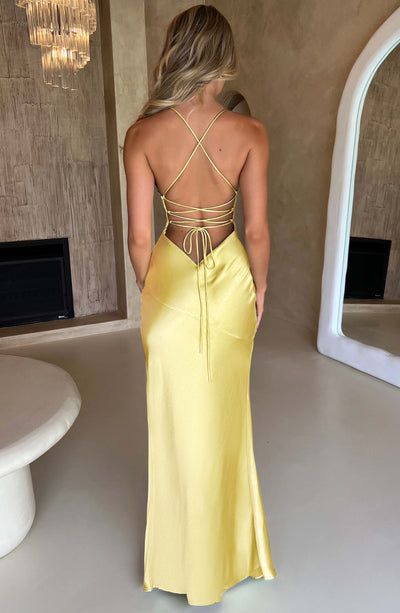 Style Dress Patterns, Maxi Dress Sale, Sparkle Dress, Backless Maxi Dresses, Maxi Robes, Satin Maxi, Modieuze Outfits, Satin Maxi Dress, Dresses By Length