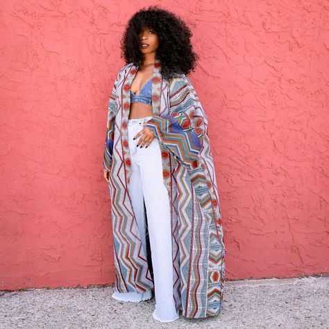 MidgetGiraffe on Instagram: “Fridays are for new arrivals! 😜 SHOP THE LOOK - BLEU SKYE✨ . . . . . . . . . . . . #midgetgiraffe #blackgirlsrock #blackgirlmagic #Ankara…” Kimono Ankara, African Kimono, African Print Kimono, Ankara Kimono, Kimono Women, African Fashion Ankara, African Fashion Women Clothing, African Fashion Women, Print Kimonos