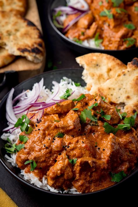 This Crock Pot Butter Chicken is creamy, spiced and delicious - an easy recipe that's perfect for the slow-cooker. #crockpot #slowcooker #curry Slow Cooked Butter Chicken, Crock Pot Butter Chicken, Butter Chicken Recipe Crockpot, Crockpot Butter Chicken, Crock Pot Curry, Mini Crockpot Recipes, Kitchen Sanctuary, Slow Cooker Chicken Curry, Gluten Free Dinner Easy