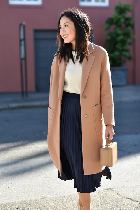 Navy Skirt Fall Outfit, Navy Skirt Outfit Winter, Navy And Camel Outfit, Navy Pleated Skirt Outfit, Navy And Brown Outfit, Camel Coat Outfit Casual, Dress Coat Outfit, Navy Pleated Skirt, Camel Coat Outfit